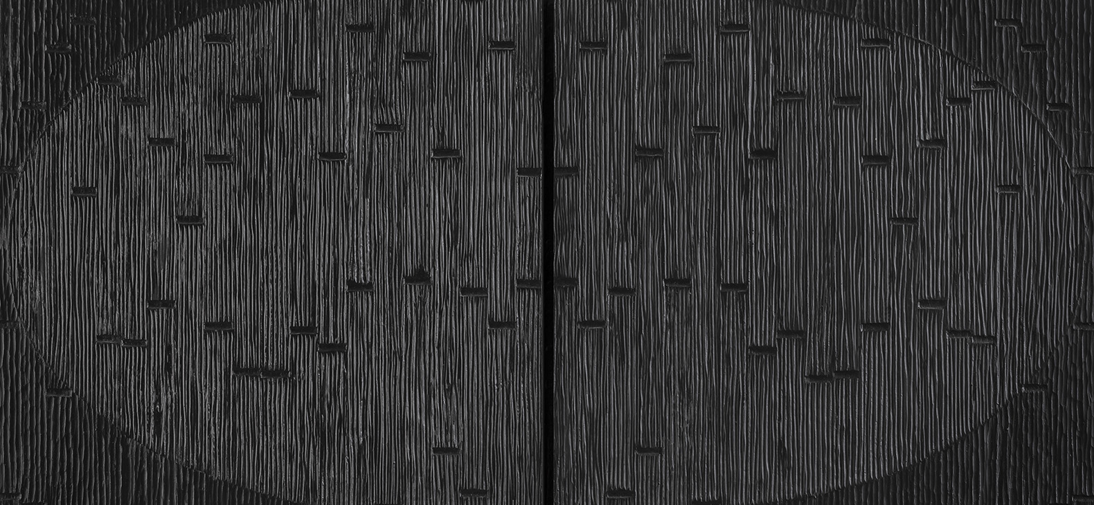 Image: Barbara Nagy: Mirror image, detail: relief of partially interrupted vertical lines in black wood; exhibition Remix 3: Light & Shadow at Schafhof - European Center for Art Upper Bavaria 2022
