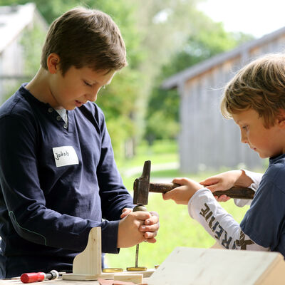 Kinderprogramm bauen mit Holz
